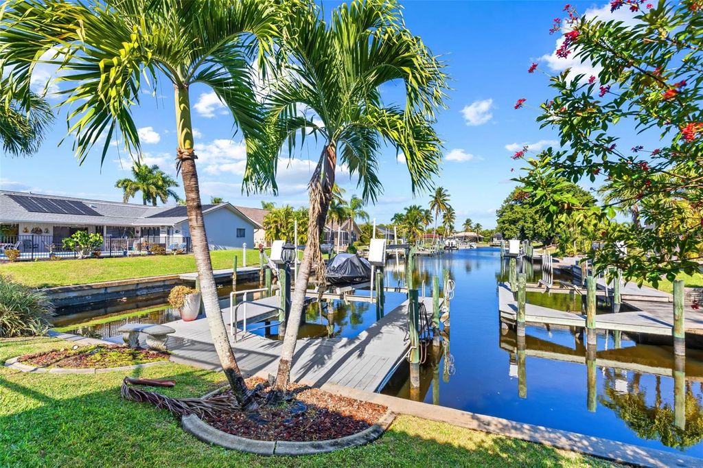 Image 3 of property listing at 1935 SE 26TH STREET, Cape Coral, FL 33904