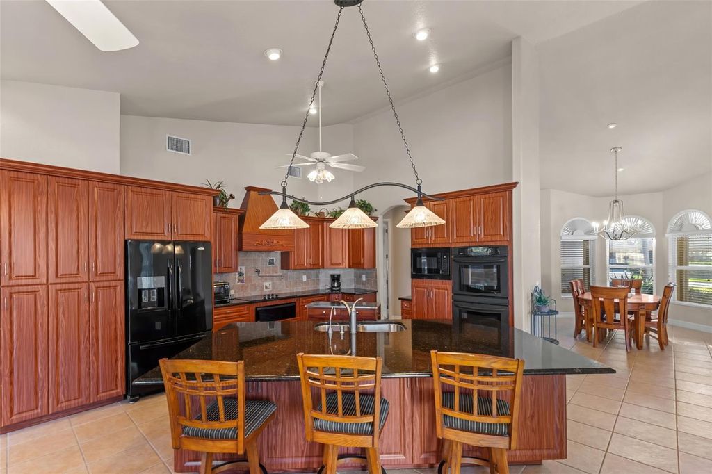 Image 7 of property listing at 1935 SE 26TH STREET, Cape Coral, FL 33904