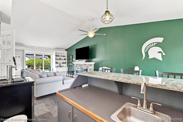 2900 Woodstock Circle, Port Huron, MI 48060