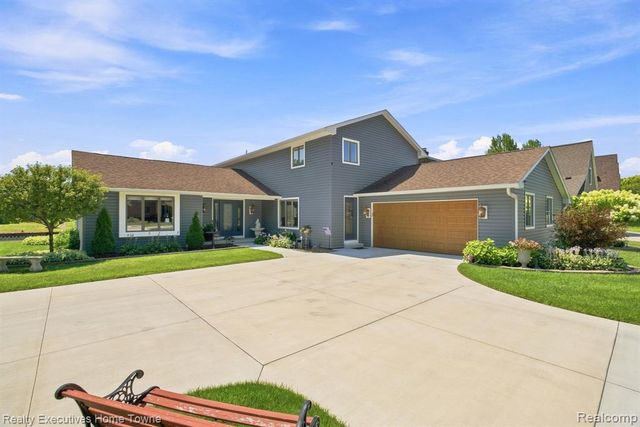 2900 Woodstock Circle, Port Huron, MI 48060