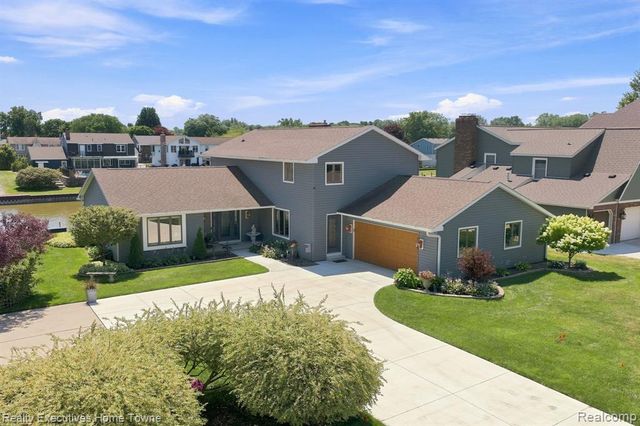 2900 Woodstock Circle, Port Huron, MI 48060