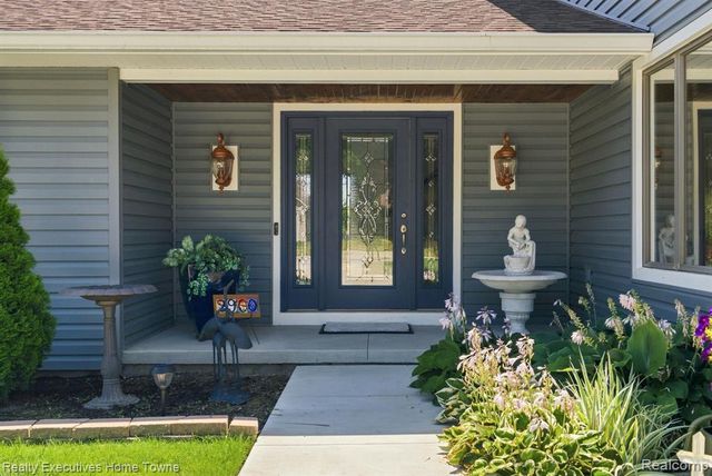 2900 Woodstock Circle, Port Huron, MI 48060