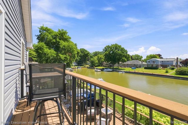 2900 Woodstock Circle, Port Huron, MI 48060
