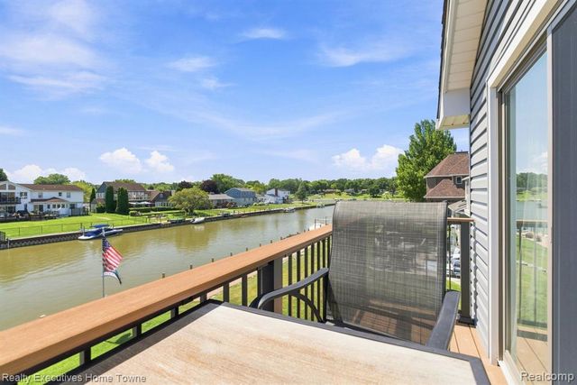 2900 Woodstock Circle, Port Huron, MI 48060