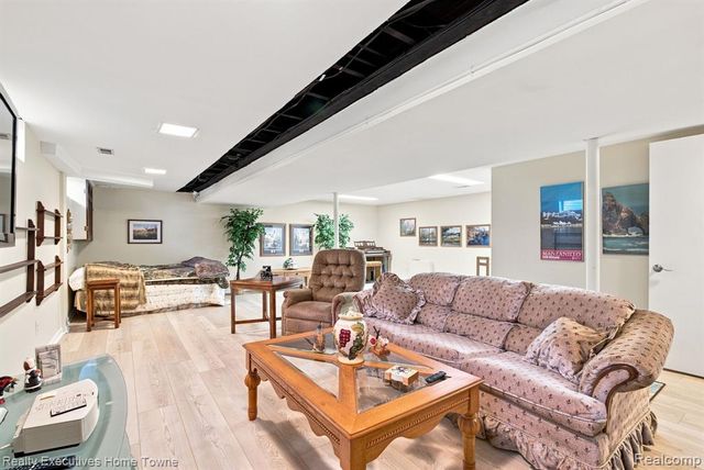 2900 Woodstock Circle, Port Huron, MI 48060