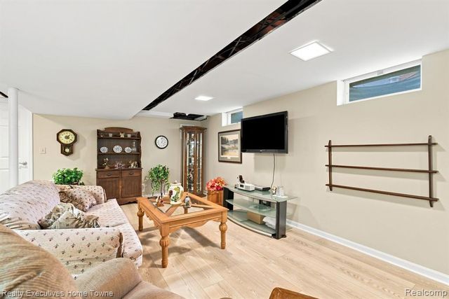 2900 Woodstock Circle, Port Huron, MI 48060