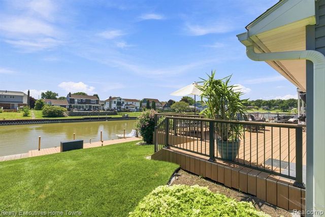2900 Woodstock Circle, Port Huron, MI 48060