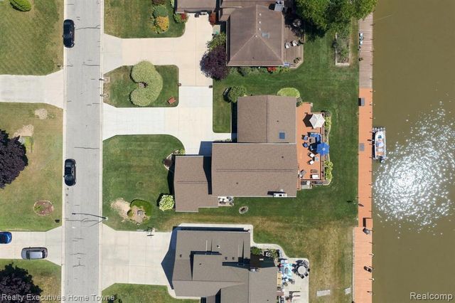 2900 Woodstock Circle, Port Huron, MI 48060