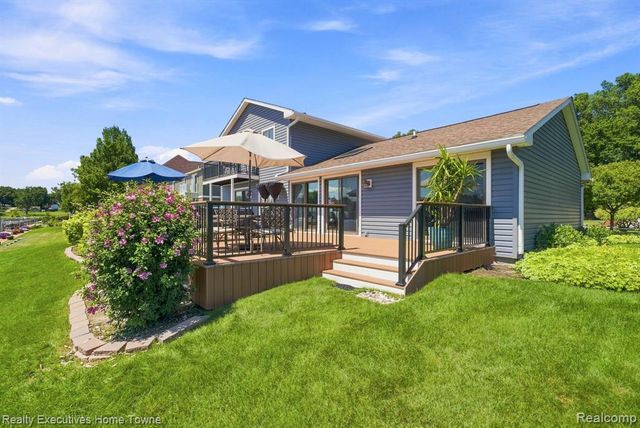 2900 Woodstock Circle, Port Huron, MI 48060