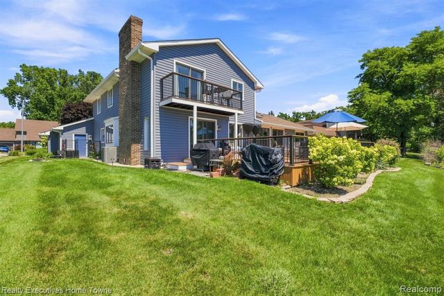 2900 Woodstock Circle, Port Huron, MI 48060