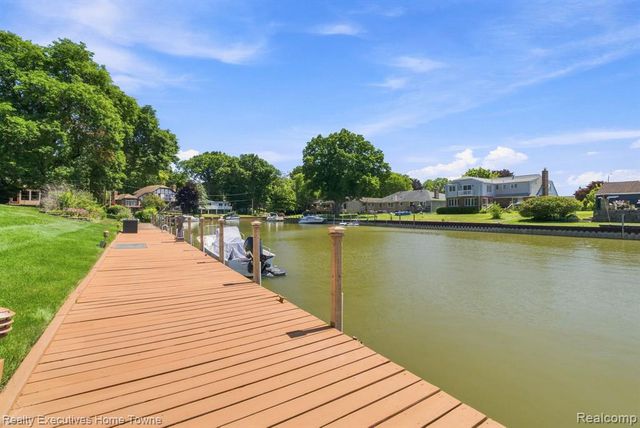 2900 Woodstock Circle, Port Huron, MI 48060