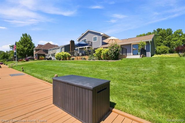 2900 Woodstock Circle, Port Huron, MI 48060