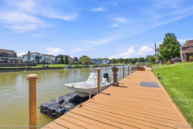 2900 Woodstock Circle, Port Huron, MI 48060