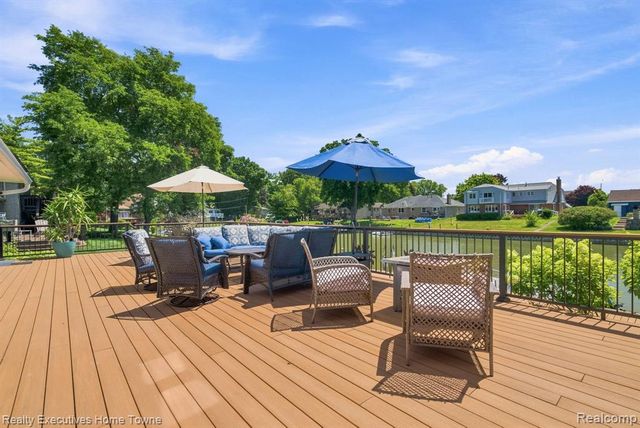2900 Woodstock Circle, Port Huron, MI 48060