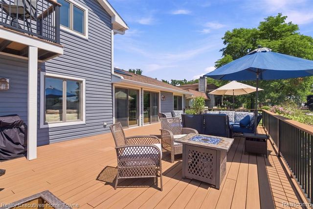 2900 Woodstock Circle, Port Huron, MI 48060