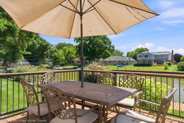 2900 Woodstock Circle, Port Huron, MI 48060