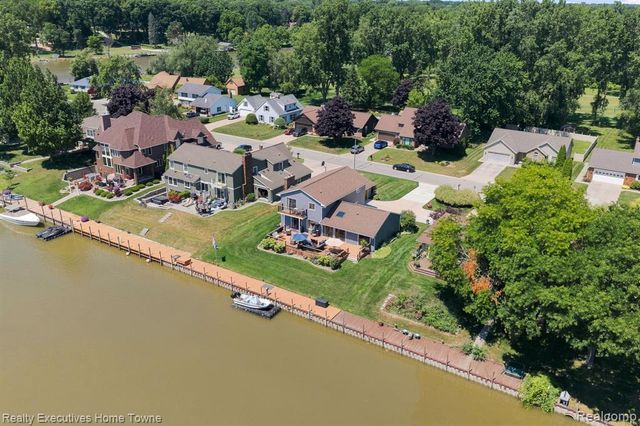 2900 Woodstock Circle, Port Huron, MI 48060