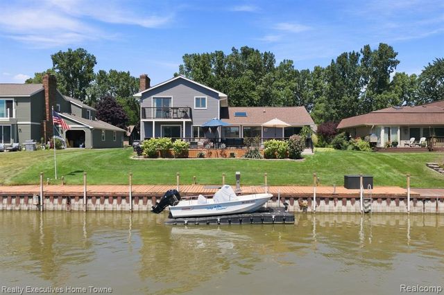 2900 Woodstock Circle, Port Huron, MI 48060