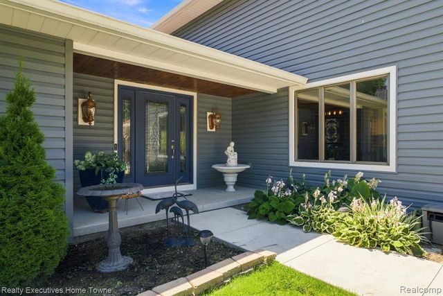 2900 Woodstock Circle, Port Huron, MI 48060
