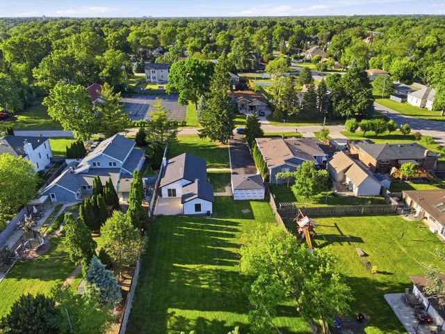 134 E Morrison Avenue, Mount Prospect, IL 60056
