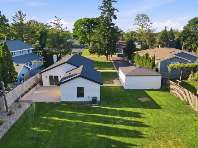 134 E Morrison Avenue, Mount Prospect, IL 60056