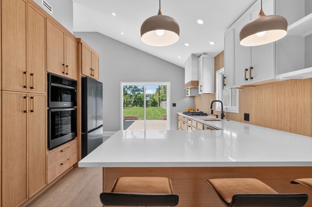 134 E Morrison Avenue, Mount Prospect, IL 60056