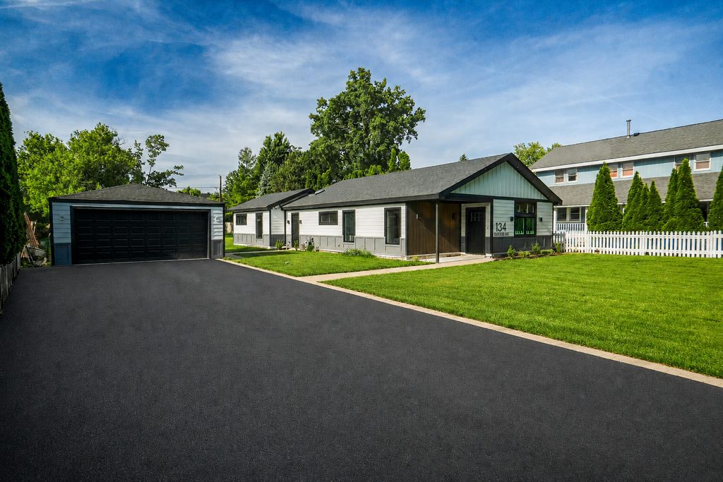 134 E Morrison Avenue, Mount Prospect, IL 60056