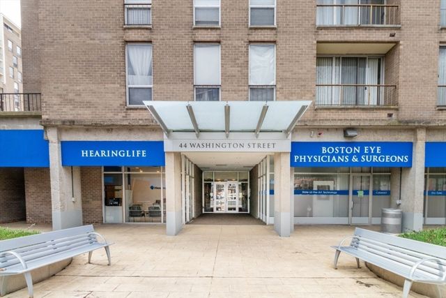 44 Washington St. 206, Brookline, MA 02445