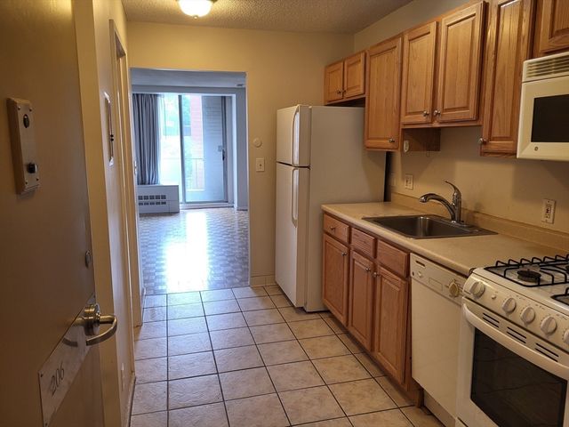 44 Washington St. 206, Brookline, MA 02445