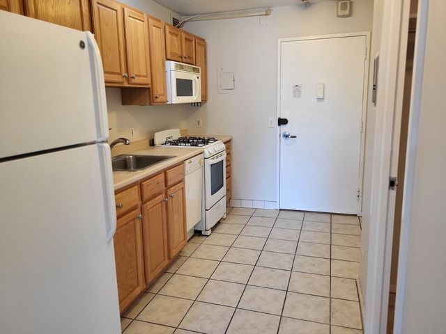 44 Washington St. 206, Brookline, MA 02445