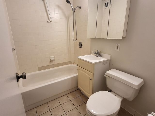 44 Washington St. 206, Brookline, MA 02445