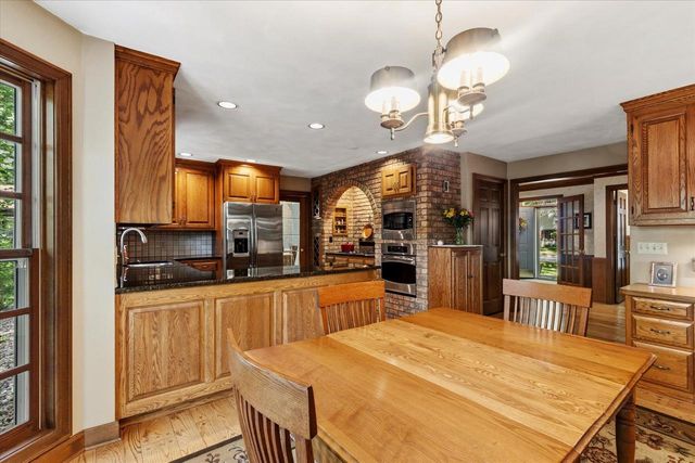 1837 S LEE STREET, Appleton, WI 54915