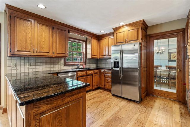 1837 S LEE STREET, Appleton, WI 54915