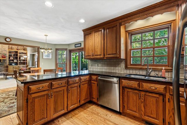 1837 S LEE STREET, Appleton, WI 54915
