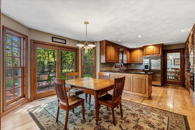 1837 S LEE STREET, Appleton, WI 54915