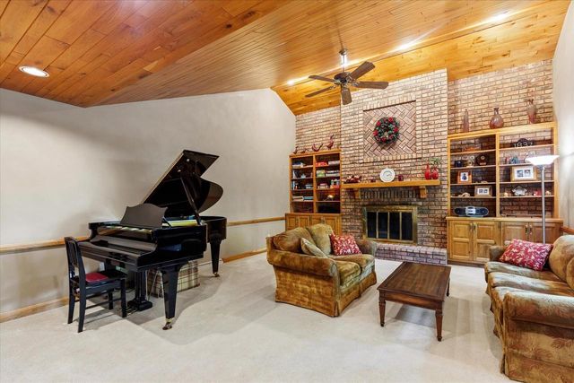 1837 S LEE STREET, Appleton, WI 54915