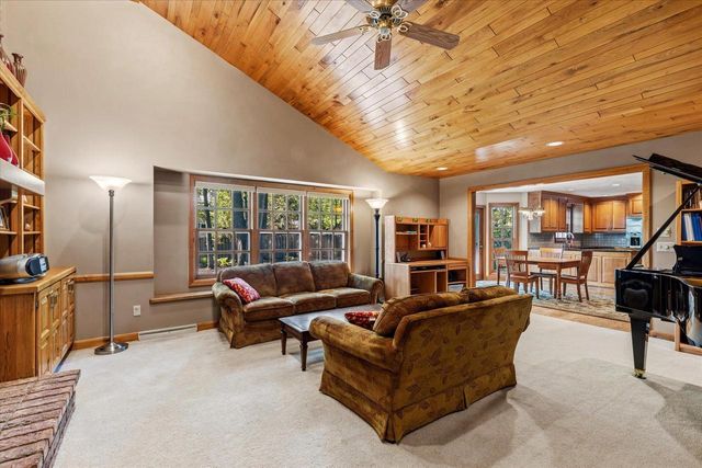1837 S LEE STREET, Appleton, WI 54915