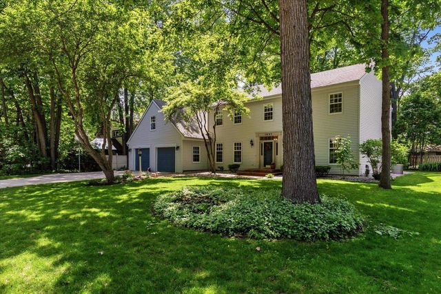 1837 S LEE STREET, Appleton, WI 54915