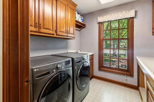 1837 S LEE STREET, Appleton, WI 54915