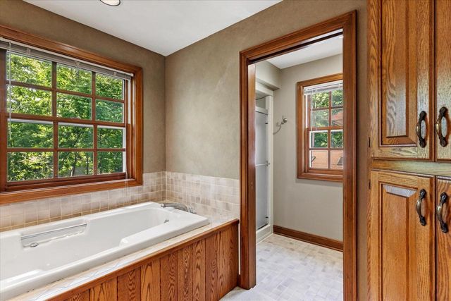 1837 S LEE STREET, Appleton, WI 54915