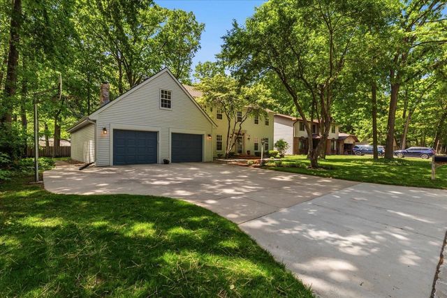 1837 S LEE STREET, Appleton, WI 54915
