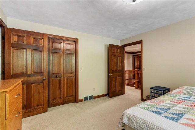 1837 S LEE STREET, Appleton, WI 54915