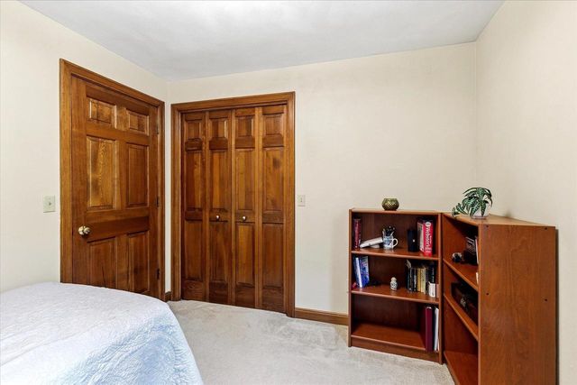 1837 S LEE STREET, Appleton, WI 54915