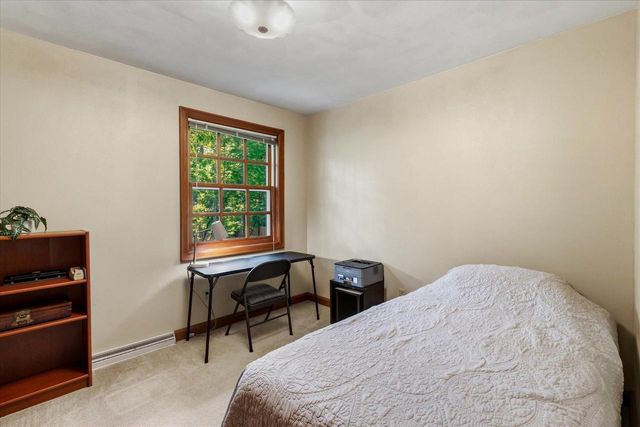 1837 S LEE STREET, Appleton, WI 54915