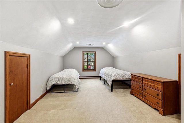 1837 S LEE STREET, Appleton, WI 54915