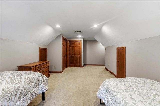 1837 S LEE STREET, Appleton, WI 54915