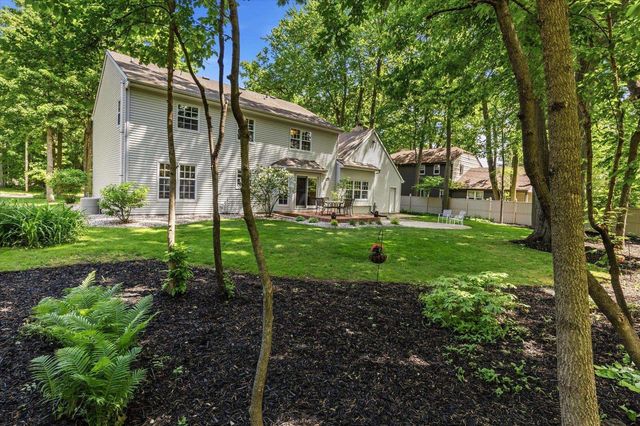 1837 S LEE STREET, Appleton, WI 54915