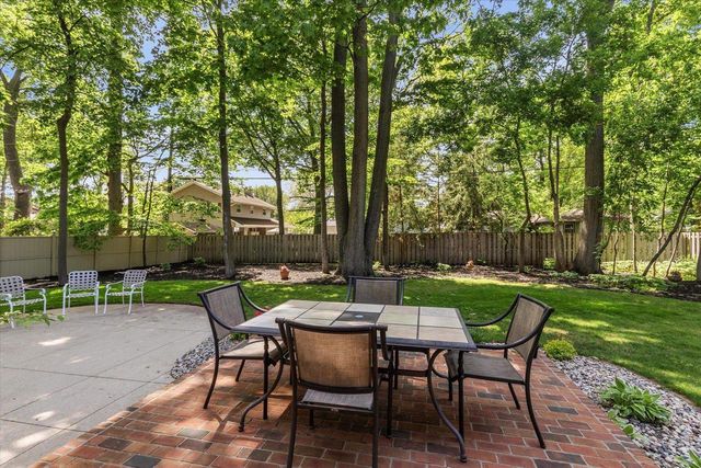 1837 S LEE STREET, Appleton, WI 54915
