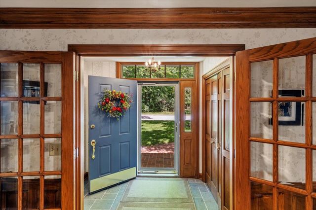 1837 S LEE STREET, Appleton, WI 54915