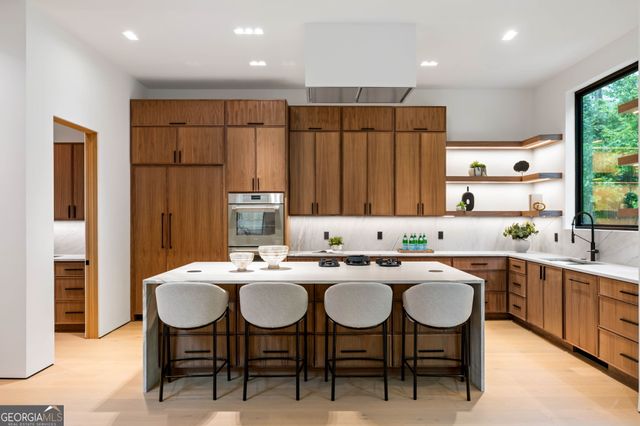 16 Bonnie Lane, Sandy Springs, GA 30328